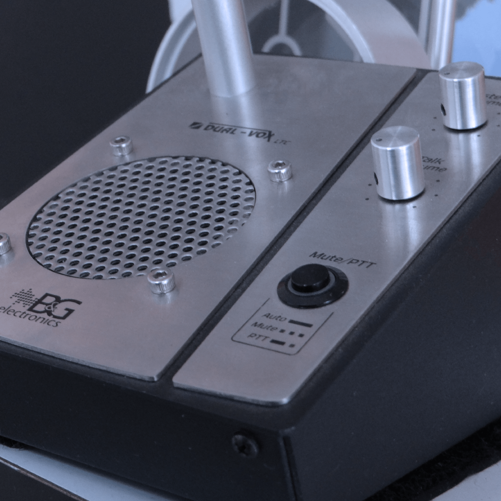 DUAL-VOX LTC-08